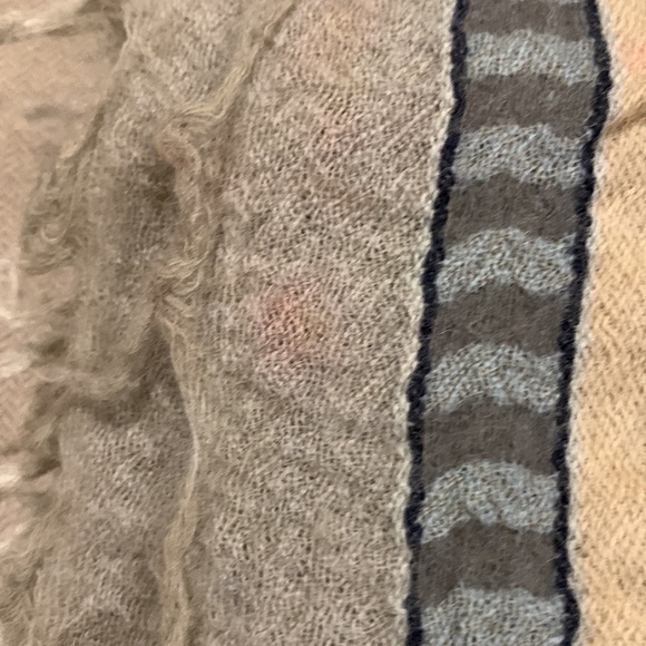 Aritzia Wilfred blanket scarf - Picture 2 of 3